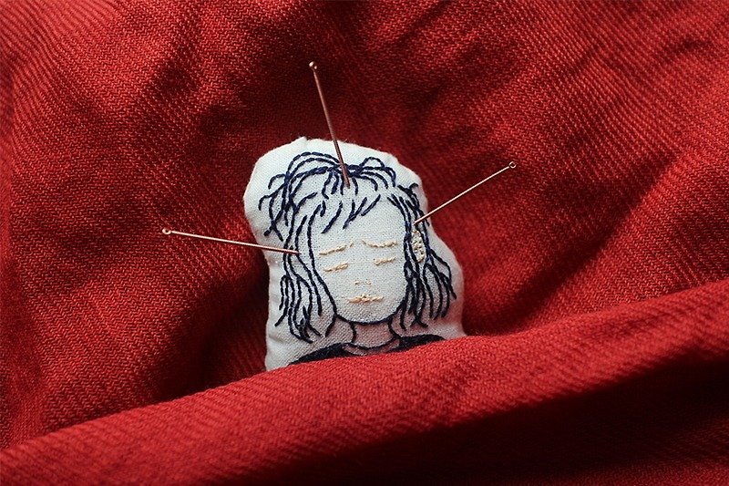 Illustration embroidery brooch Miss headache | sako studio - Brooches - Cotton & Hemp Transparent