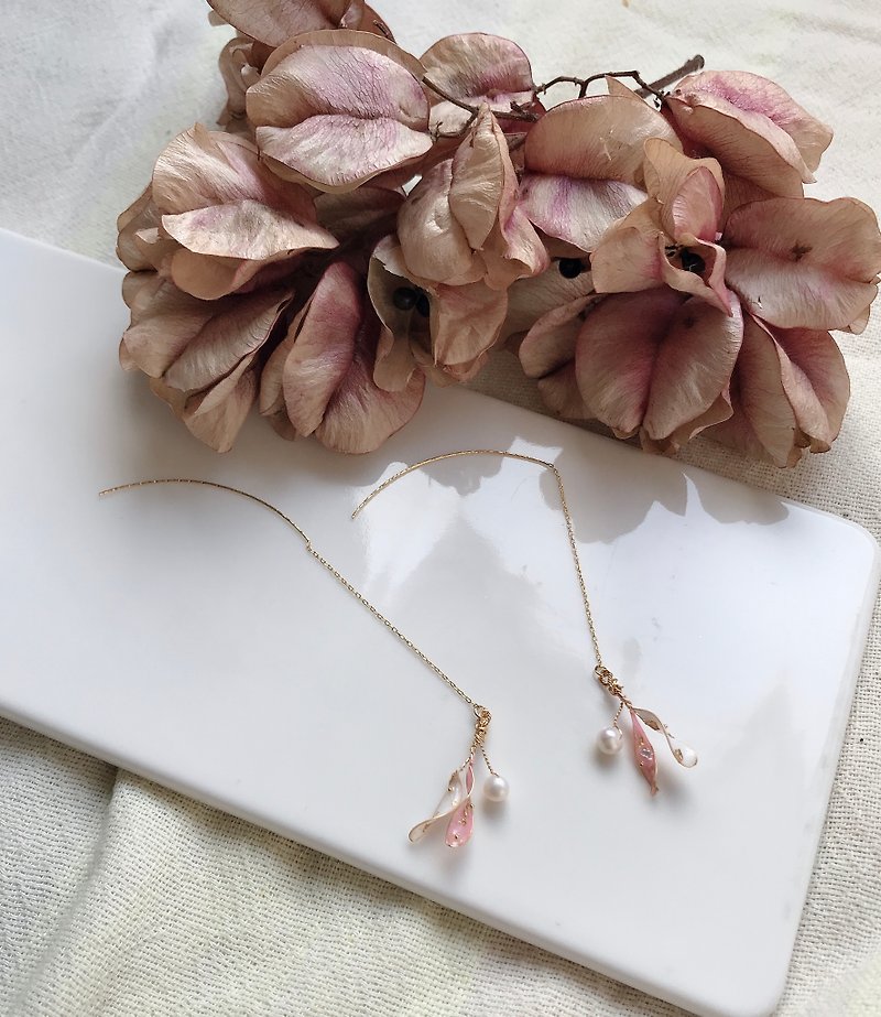 Elegant Crystal Leaf Earrings-Pink - ต่างหู - โลหะ สึชมพู