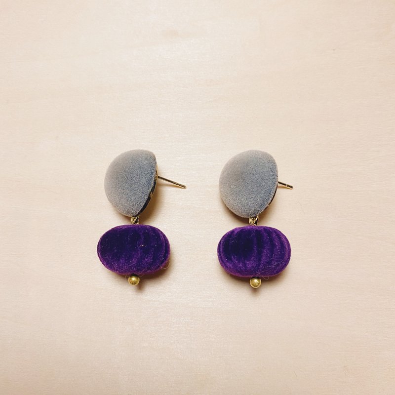 Vintage fluff hit color gray and purple pumpkin big earrings - ต่างหู - ไฟเบอร์อื่นๆ สีม่วง