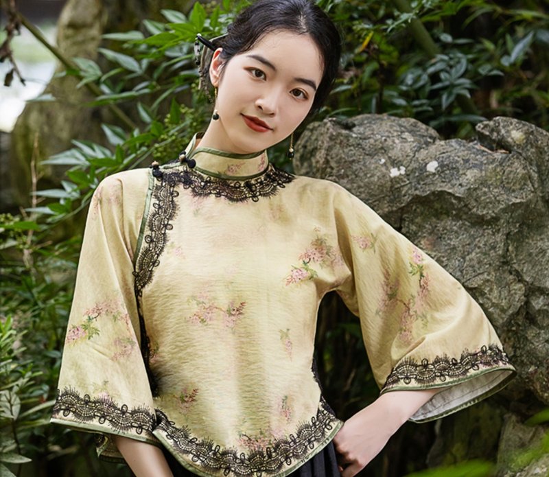 Chiyue New Chinese Retro Republic of China Style Classic Cheongsam Top - เสื้อผู้หญิง - วัสดุอื่นๆ สีเหลือง