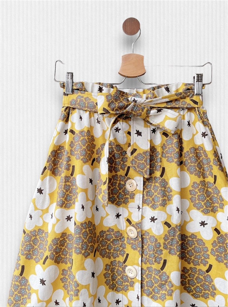 Japanese six-color flower yellow - adult flower bud mid-length skirt - Skirts - Cotton & Hemp Multicolor