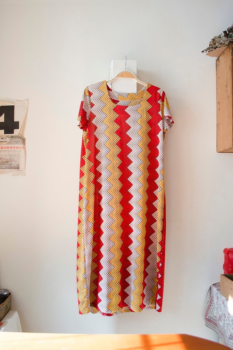 Lightning 70disco. Geometry pop pattern, straight-line dress, red/yellow/white retro one-piece #Vintage # vintage # - ชุดเดรส - เส้นใยสังเคราะห์ 