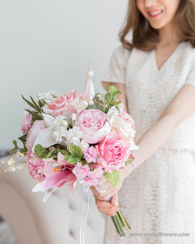 Japanese Pink Lily Bridal Bouquet - งานไม้/ไม้ไผ่/ตัดกระดาษ - กระดาษ สึชมพู