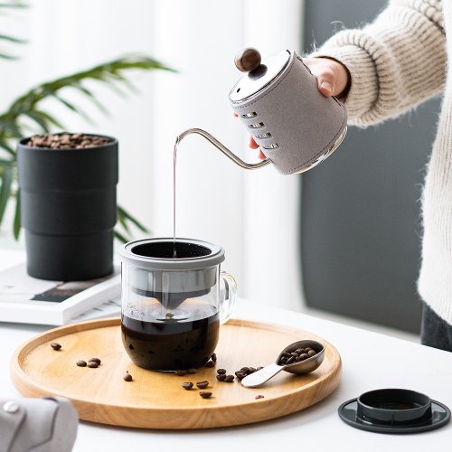 ❤芳醇で香りの立つ美味しいコーヒーが簡単手軽に淹れられる♪❤ドリップポット Amazon｜タカヒロ コーヒードリップポット 雫 0.9L｜ドリップ