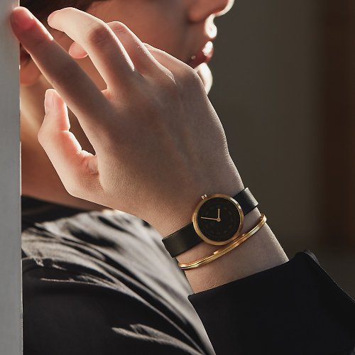 Maven Watches 台灣官方店 Friday 28 mm 黑色皮帶 瑞士機芯 藍寶石防花玻璃 MAVEN 手錶