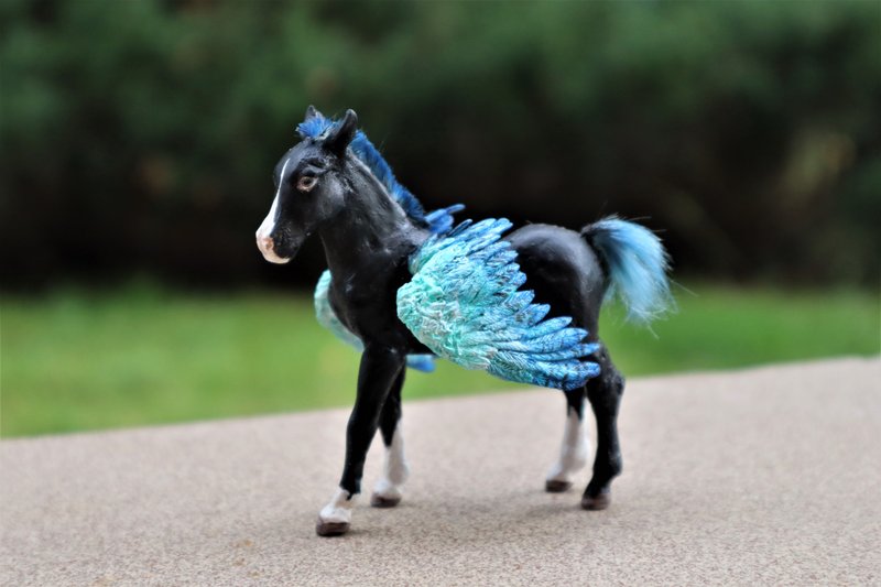 Blue Pegasus fantasy animal  figurine sculpture - 公仔/玩偶 - 其他材質 黑色