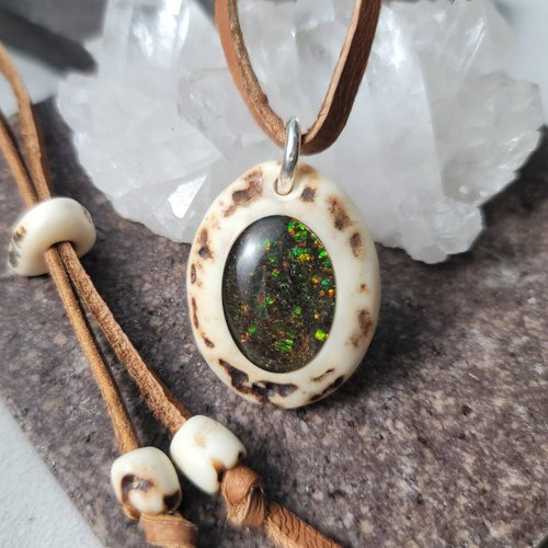 鹿の角 アンモライトのネックレス 500x0.jpg