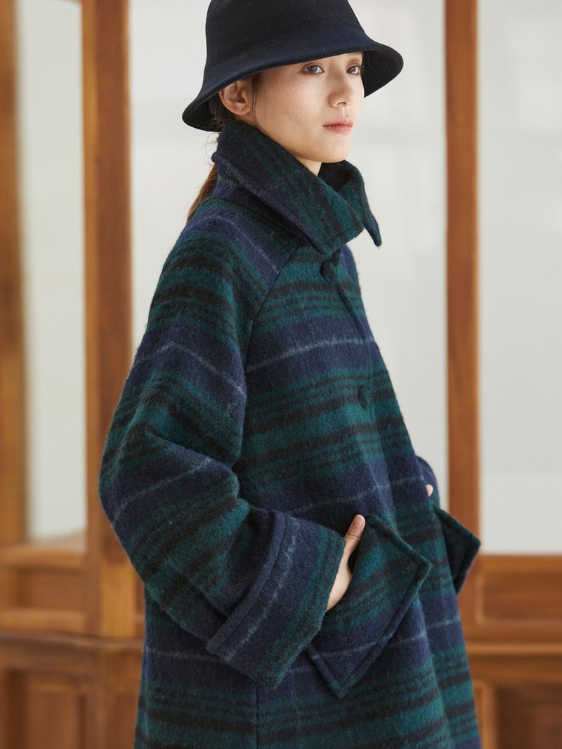 Plaid 2-color Italian imported wool thick retro coat stand-up lapel bag buckle mid-length cape coat - เสื้อแจ็คเก็ต - ขนแกะ สีเขียว