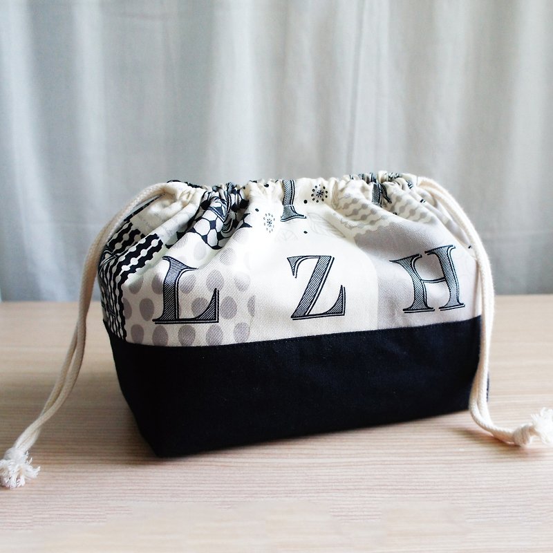 Lovely English letter dual-use insulated cold-keeping lunch bag, bundle pocket - Lunch Boxes - Cotton & Hemp Black
