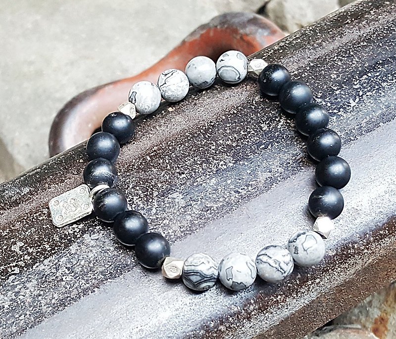The direction of the heart-the heart of courage and knowledge frosted black agate x map Stone sterling silver bracelet natural stone hand creation minimalist - สร้อยข้อมือ - โลหะ สีดำ
