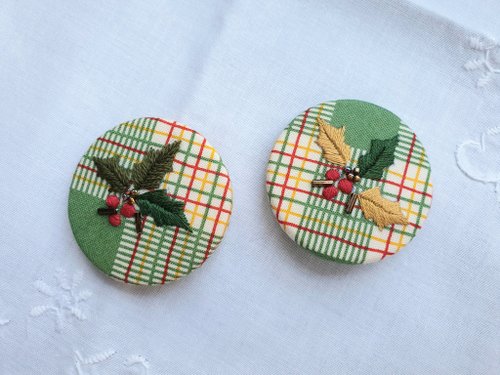 Paulina Lu 手工刺繡聖誕紅別針/綠/金黃