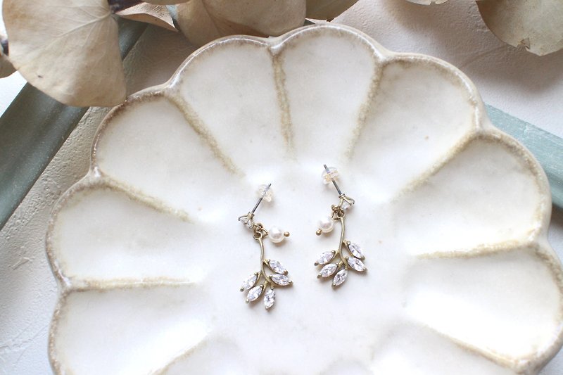 Spring romantic-Zircon  Brass handmade earrings - ต่างหู - ทองแดงทองเหลือง หลากหลายสี