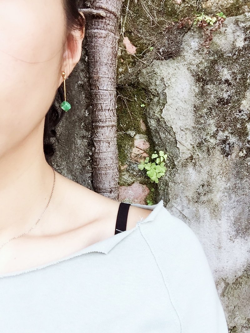 Natural stone shake earrings small square green grass can be changed free of charge - ต่างหู - วัสดุอื่นๆ สีเขียว