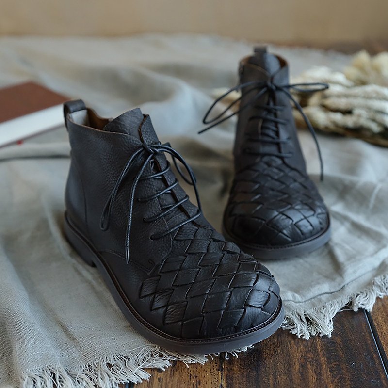 Handmade leather woven short boots lace-up flat women's boots - รองเท้าบูทสั้นผู้หญิง - หนังแท้ สีดำ