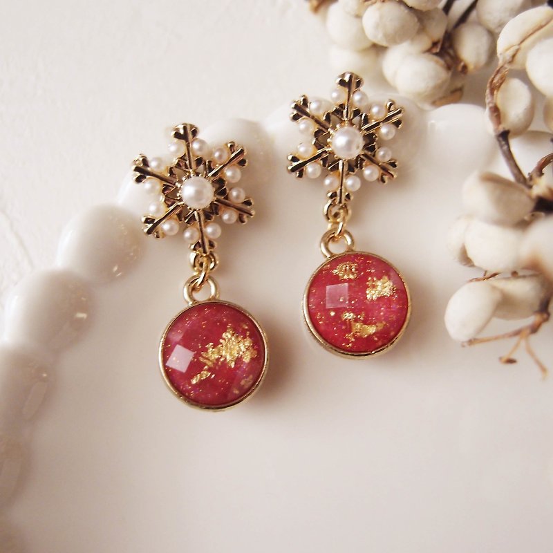 Snow-covered x-clip snowflake earrings pin-shaped snowflake earrings - ต่างหู - งานปัก สีแดง