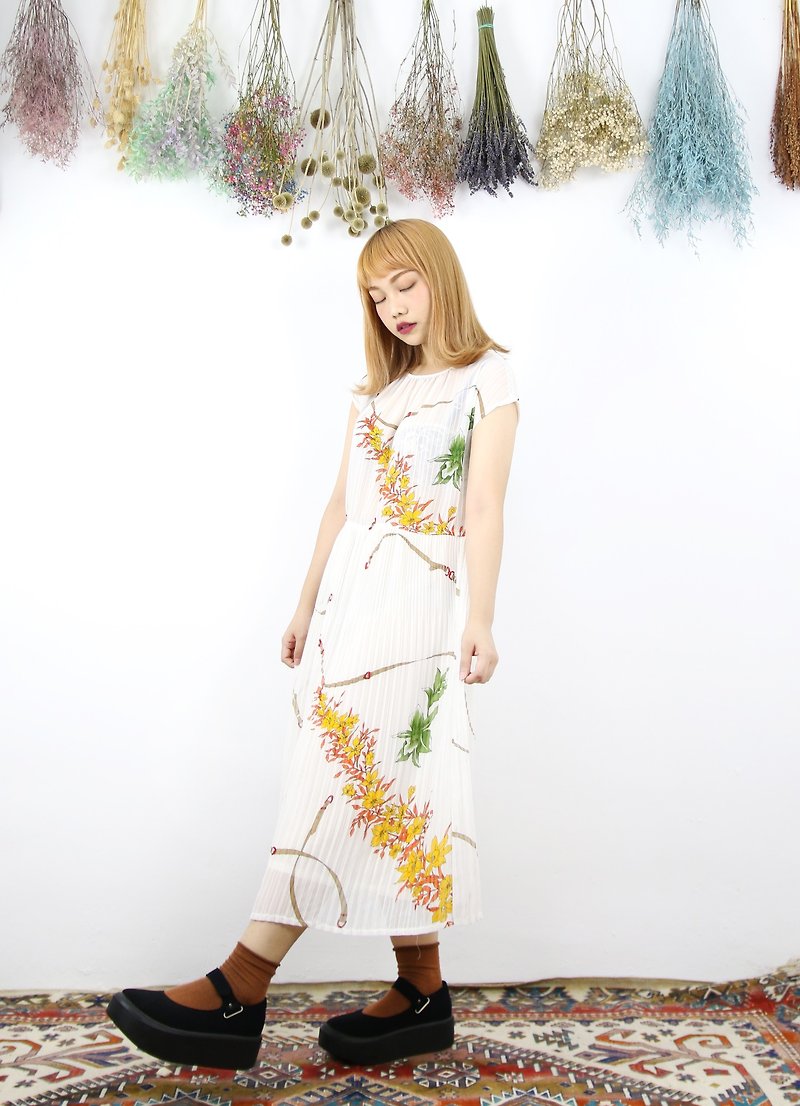 Back to Green:: Shoulder-cut 100% off random yellow flower vintage dress (DS-12) - One Piece Dresses - Silk 