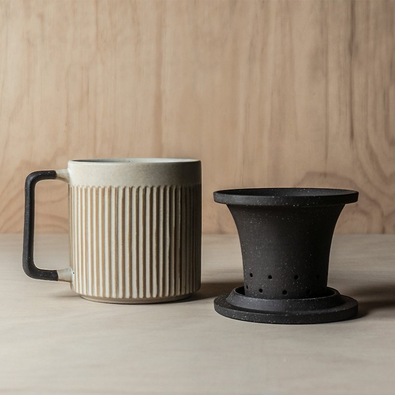 Beige straight-grained tea cup 550ml (including three-piece set of tea lids) - Mugs - Pottery Khaki