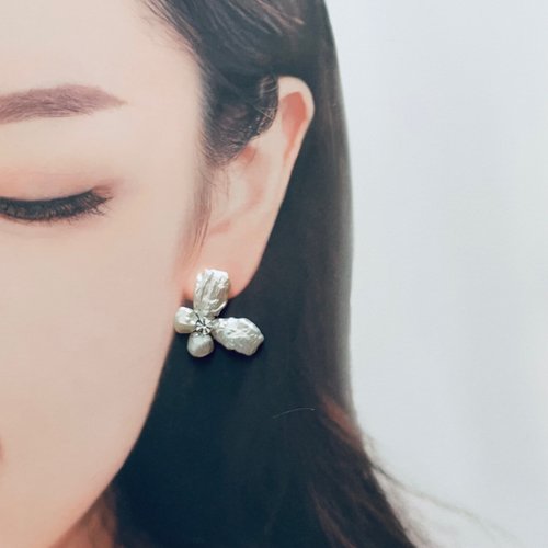 ケシパールの蝶々ピアス(イヤリング) - ショップ Core&Coeur ピアス