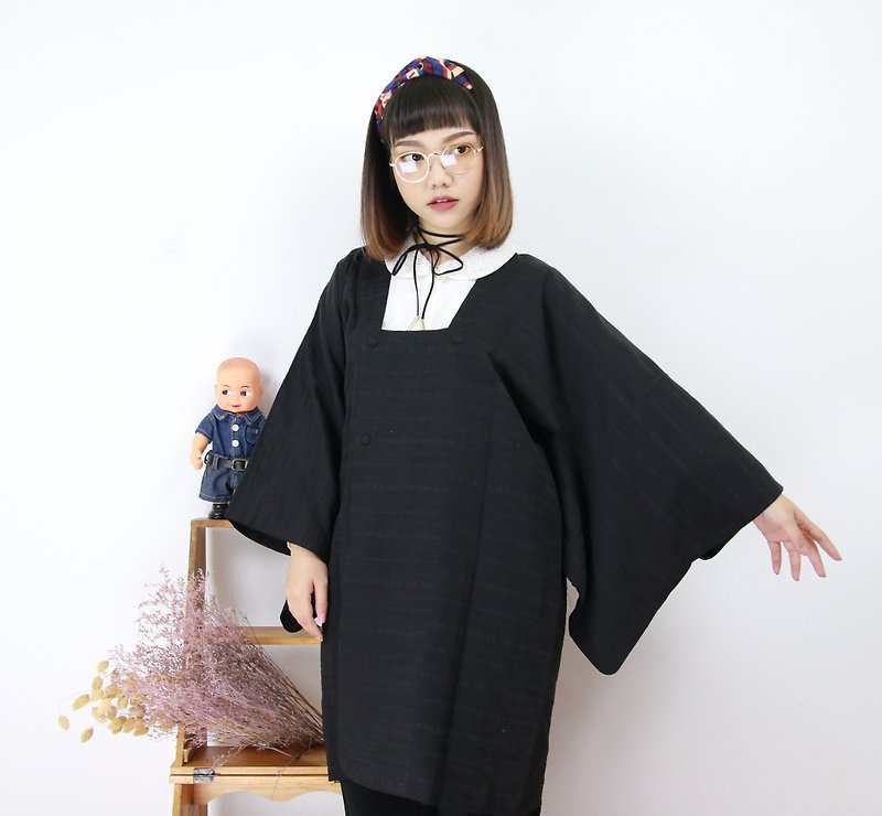 Back to Green - Japanese retraceable black stripes embossed vintage kimono - Women's Tops - Silk 