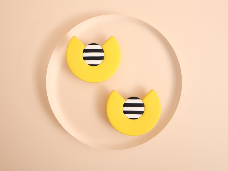 yellow and border Clip-On/earrings/allergy to metals/24 - ต่างหู - ดินเหนียว สีเหลือง