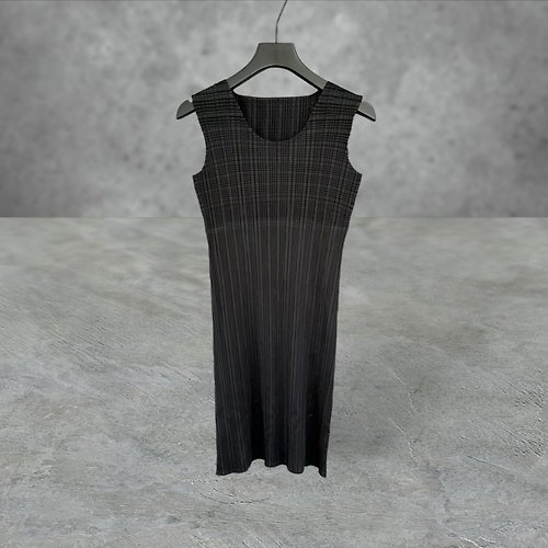 蘿綺莉蕾芭索 黑色 格狀壓縮皺 輕薄 透光 高彈性 合身 無拉鍊 洋裝 PF508