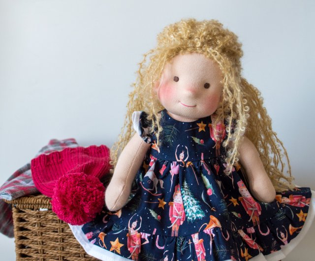 ウォルドルフ人形の女の子 12 インチ (30cm) - 発送準備完了