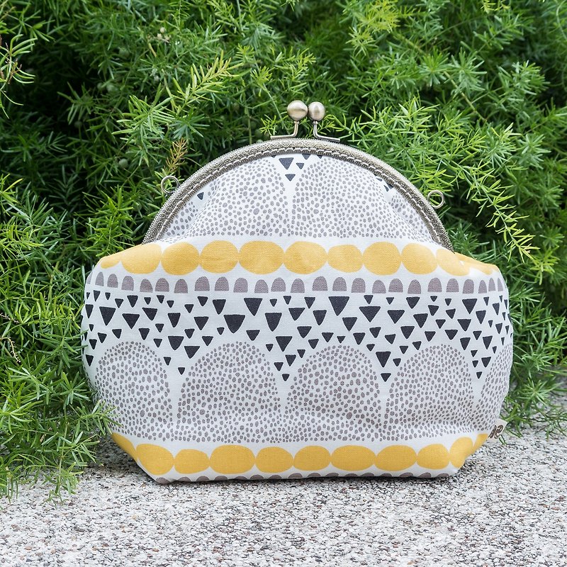 [shredded paper mosaic] (yellow) retro metal mouth gold bag - big section #随包# cute #斜袋 - Messenger Bags & Sling Bags - Cotton & Hemp Yellow