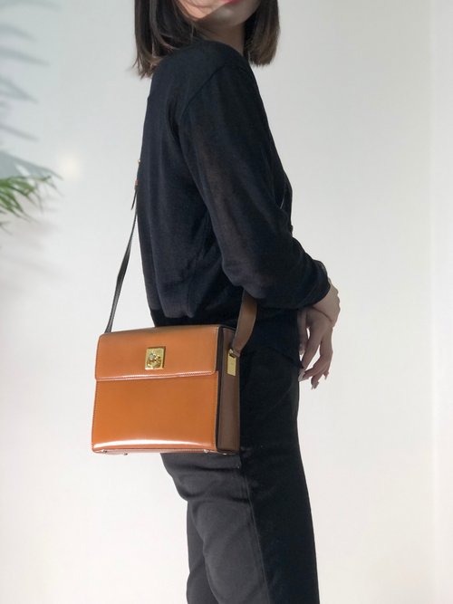 日本直送 名牌中古包 】CELINE セリーヌ ロゴ ガンチーニ レザー