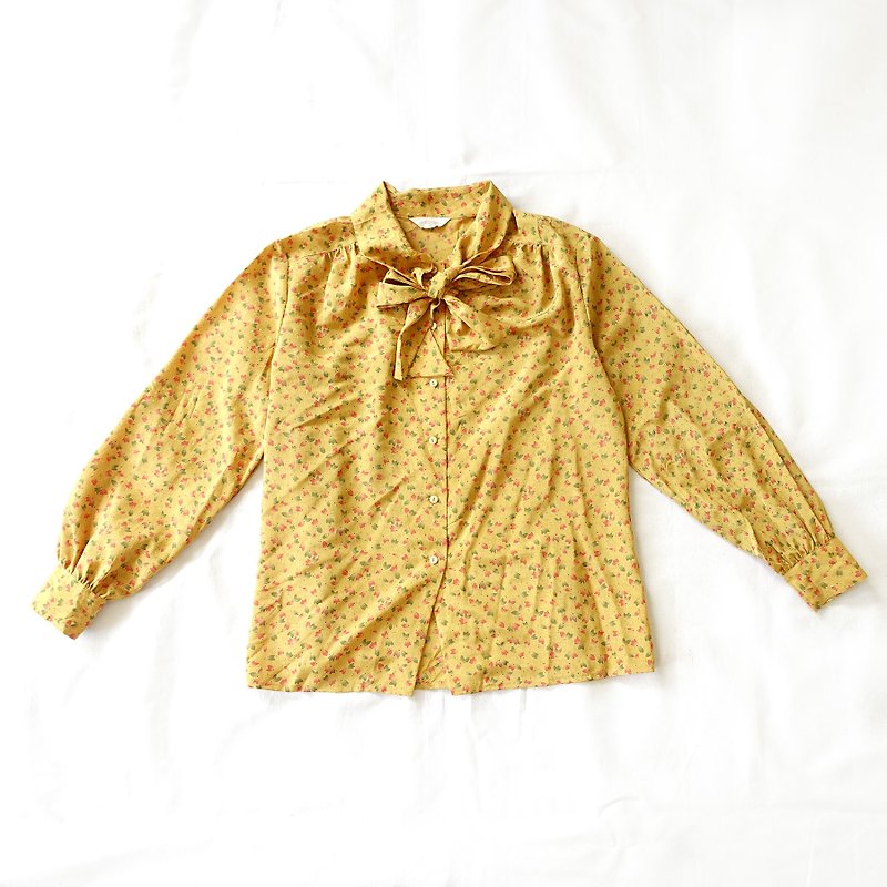 BajuTua /古著/ 薑黃色小花領結滑料襯衫 - 女襯衫 - 聚酯纖維 黃色