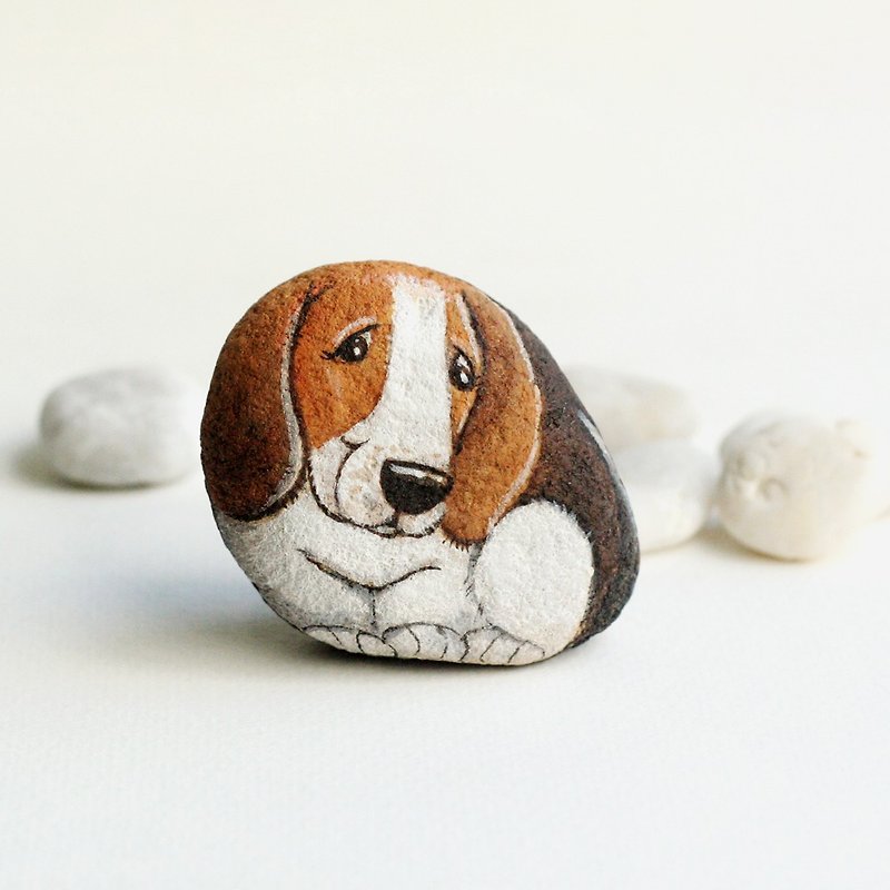 Beagle dog. (stone painting) - 公仔模型 - 石頭 咖啡色