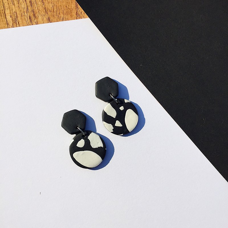 Hand made Polymer clay earrings Black & White collection Circle Shape - Earrings & Clip-ons - Other Materials Multicolor