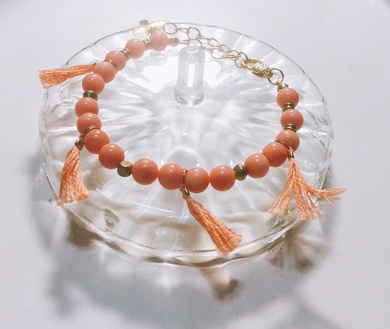 Coral pink jade small tassel bracelet - สร้อยข้อมือ - โลหะ สึชมพู
