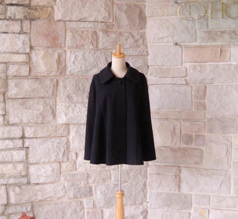 [Elegant Cape Coat] High-quality black simple cape, fluffy wool, angora - เสื้อสูท/เสื้อคลุมยาว - ขนแกะ สีดำ