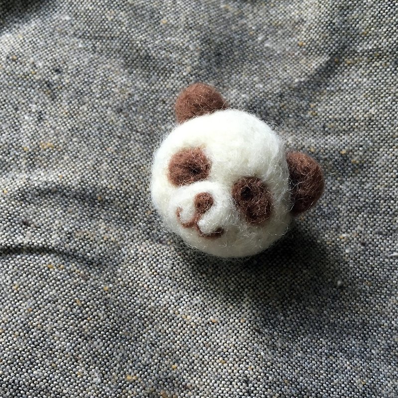 Handmade wool felt brooch : PANDA - เข็มกลัด - ขนแกะ ขาว