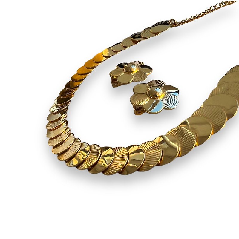 Antique CORO necklace and clip-on earrings gold tone flowers signed 1940-50s - สร้อยคอ - วัสดุอื่นๆ สีทอง