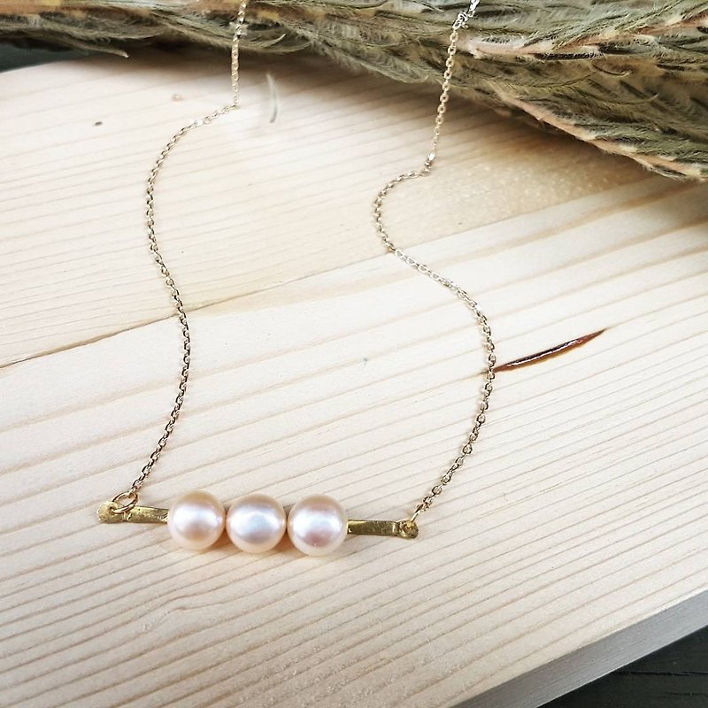 Exclusive hand [cross bar shape pink natural pearl copper hand _ necklace] - Necklaces - Other Metals Pink