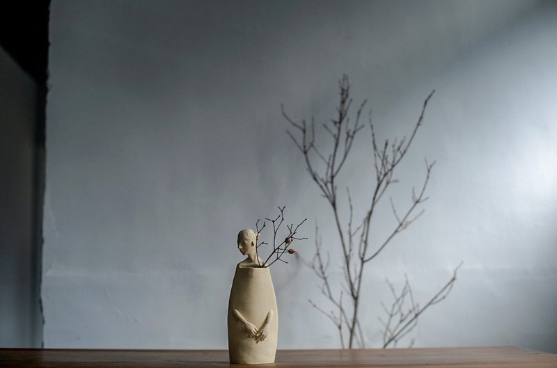 雪膩 x Artist.3cm_Geisha Vase #1 - 花瓶/花器 - 陶 