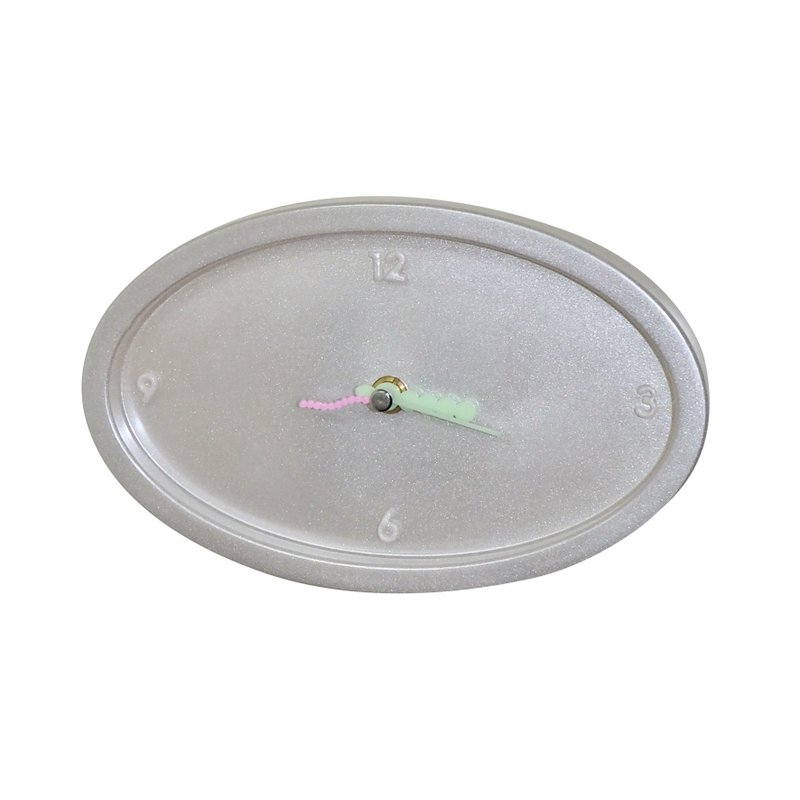 Pearl Bloom Oval Clock - 時鐘/鬧鐘 - 塑膠 白色