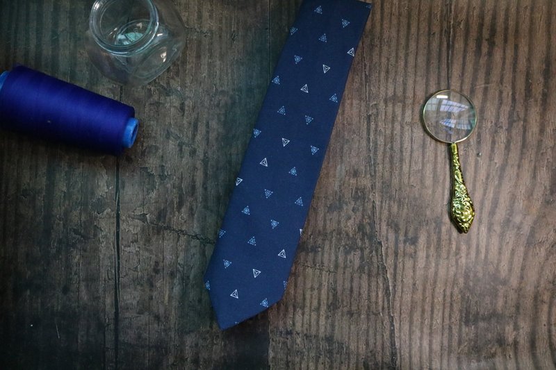 深蓝色三角形图腾领带学院风窄版Neckties - 領帶/領帶夾 - 聚酯纖維 藍色