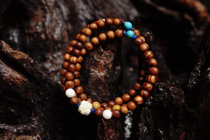 Natural Sandalwood Three-Ring Carved Wood Beads - สร้อยข้อมือ - ไม้ สีนำ้ตาล