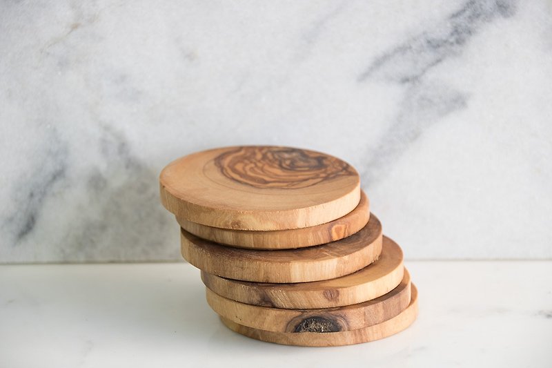 Round cut olive wood coaster - set of six - เครื่องครัว - ไม้ สีนำ้ตาล