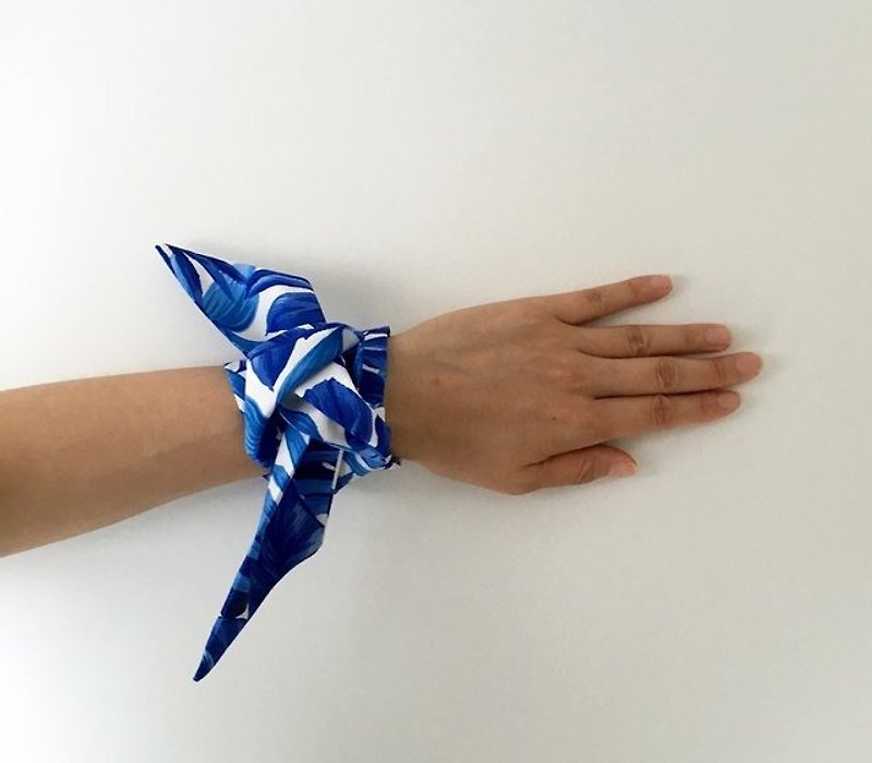 [Tsui Lee scarf (twilly)] Blue Hawaiian - Bracelets - Cotton & Hemp Blue