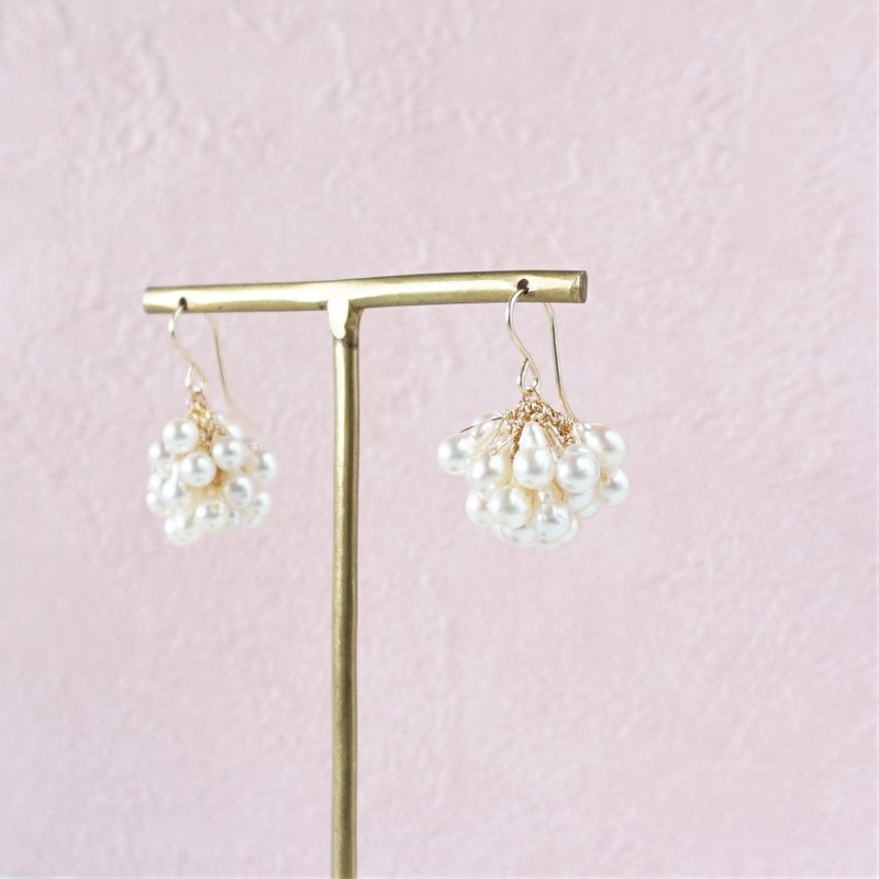 14kgf Japanese Akoya volume pearls pierced earrings / clip on earrings - 耳環/耳夾/耳骨夾 - 珍珠 白色