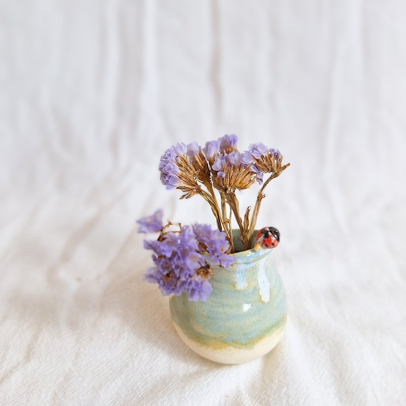 瓢蟲乾燥花瓶 乾燥花專用瓷瓶 附照片乾燥花 - 花瓶/花器 - 瓷 