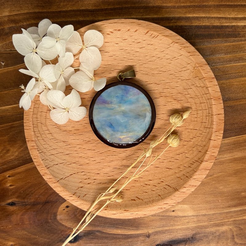 樽蓋再生項鏈吊墜-紫藍白暈染 NP011 - 項鍊 - 環保材質 