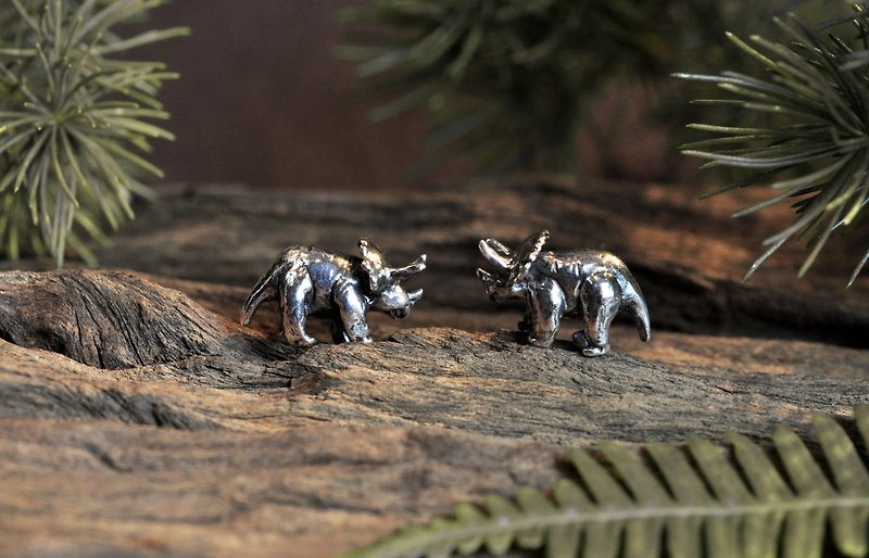Ermao Silver[Childhood Fun-Triceratops Solid-Ear Pin] Silver or Gold - ต่างหู - เงิน สีเงิน
