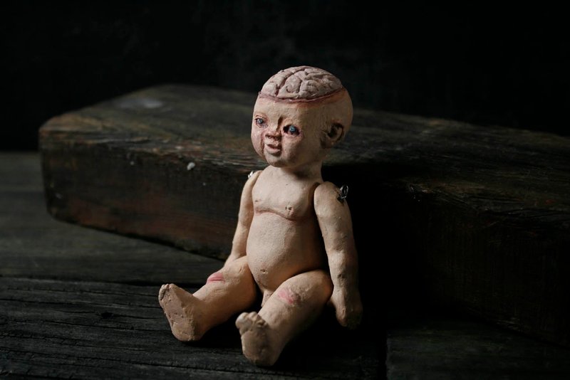 Brain-exposed baby (ceramic doll) - Stuffed Dolls & Figurines - Pottery 