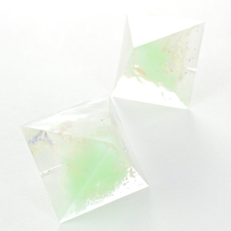 Pyramid earrings (mint ice) - ต่างหู - วัสดุอื่นๆ หลากหลายสี