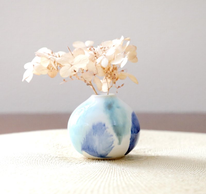 にじみブルーグリーンのちょこんと小さな一輪挿し - 花瓶/花器 - 陶 藍色