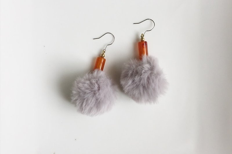[6 fold out of print out of the clear] hairy - gray antique resin hair ball earrings - ต่างหู - เส้นใยสังเคราะห์ สีนำ้ตาล